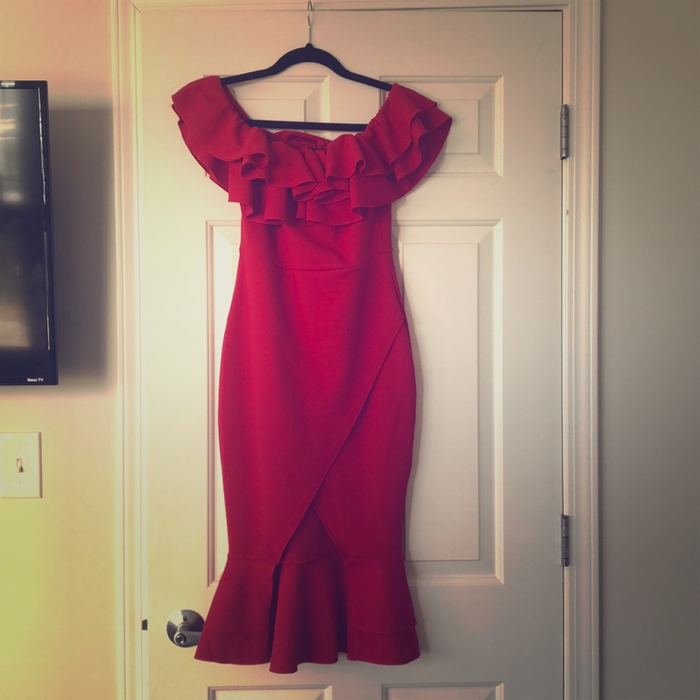 NWT Stunning red midi